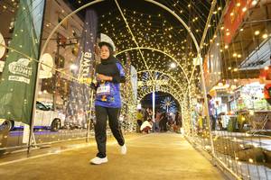 BIB: 3414
                            <button type="button" onclick="openModal(26259123)" class="btn btn-primary btn-sm float-right btn-popup" data-toggle="modal" data-target=".modal-high-quality">
                        <i class="fas fa-shopping-cart"></i> Add to Cart
                    </button>
                                            <button type="button" onclick="isThisMe(26259123, true)" class="btn btn-success btn-sm float-right btn-popup btn-isme hidden" data-toggle="tooltip" data-placement="bottom" title="นี่คือรูปของคุณใช่ไหม คลิกที่นี่เพื่อเอาเข้าอัลบั้ม">
                        <i class="fas fa-plus"></i> Add to album
                    </button>
                    <button type="button" onclick="isThisMe(26259123, false)" class="btn btn-warning btn-sm float-right btn-popup btn-isnotme hidden">
                        <i class="fas fa-ban"></i> Remove from album
                    </button>