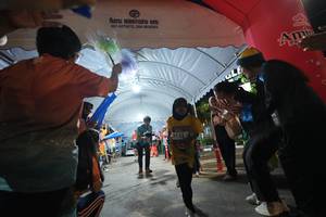 BIB: 8376073, 9536283, 3135
                            <button type="button" onclick="openModal(26257750)" class="btn btn-primary btn-sm float-right btn-popup" data-toggle="modal" data-target=".modal-high-quality">
                        <i class="fas fa-shopping-cart"></i> Add to Cart
                    </button>
                                            <button type="button" onclick="isThisMe(26257750, true)" class="btn btn-success btn-sm float-right btn-popup btn-isme hidden" data-toggle="tooltip" data-placement="bottom" title="นี่คือรูปของคุณใช่ไหม คลิกที่นี่เพื่อเอาเข้าอัลบั้ม">
                        <i class="fas fa-plus"></i> Add to album
                    </button>
                    <button type="button" onclick="isThisMe(26257750, false)" class="btn btn-warning btn-sm float-right btn-popup btn-isnotme hidden">
                        <i class="fas fa-ban"></i> Remove from album
                    </button>