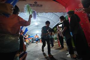 BIB: 8376073, 9636283
                            <button type="button" onclick="openModal(26257759)" class="btn btn-primary btn-sm float-right btn-popup" data-toggle="modal" data-target=".modal-high-quality">
                        <i class="fas fa-shopping-cart"></i> Add to Cart
                    </button>
                                            <button type="button" onclick="isThisMe(26257759, true)" class="btn btn-success btn-sm float-right btn-popup btn-isme hidden" data-toggle="tooltip" data-placement="bottom" title="นี่คือรูปของคุณใช่ไหม คลิกที่นี่เพื่อเอาเข้าอัลบั้ม">
                        <i class="fas fa-plus"></i> Add to album
                    </button>
                    <button type="button" onclick="isThisMe(26257759, false)" class="btn btn-warning btn-sm float-right btn-popup btn-isnotme hidden">
                        <i class="fas fa-ban"></i> Remove from album
                    </button>