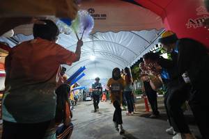 BIB: 9636283, 135
                            <button type="button" onclick="openModal(26257751)" class="btn btn-primary btn-sm float-right btn-popup" data-toggle="modal" data-target=".modal-high-quality">
                        <i class="fas fa-shopping-cart"></i> Add to Cart
                    </button>
                                            <button type="button" onclick="isThisMe(26257751, true)" class="btn btn-success btn-sm float-right btn-popup btn-isme hidden" data-toggle="tooltip" data-placement="bottom" title="นี่คือรูปของคุณใช่ไหม คลิกที่นี่เพื่อเอาเข้าอัลบั้ม">
                        <i class="fas fa-plus"></i> Add to album
                    </button>
                    <button type="button" onclick="isThisMe(26257751, false)" class="btn btn-warning btn-sm float-right btn-popup btn-isnotme hidden">
                        <i class="fas fa-ban"></i> Remove from album
                    </button>