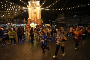 BIB: 3945
                            <button type="button" onclick="openModal(26260532)" class="btn btn-primary btn-sm float-right btn-popup" data-toggle="modal" data-target=".modal-high-quality">
                        <i class="fas fa-shopping-cart"></i> Add to Cart
                    </button>
                                            <button type="button" onclick="isThisMe(26260532, true)" class="btn btn-success btn-sm float-right btn-popup btn-isme hidden" data-toggle="tooltip" data-placement="bottom" title="นี่คือรูปของคุณใช่ไหม คลิกที่นี่เพื่อเอาเข้าอัลบั้ม">
                        <i class="fas fa-plus"></i> Add to album
                    </button>
                    <button type="button" onclick="isThisMe(26260532, false)" class="btn btn-warning btn-sm float-right btn-popup btn-isnotme hidden">
                        <i class="fas fa-ban"></i> Remove from album
                    </button>