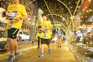 BIB: 4242, 399
                            <button type="button" onclick="openModal(26259195)" class="btn btn-primary btn-sm float-right btn-popup" data-toggle="modal" data-target=".modal-high-quality">
                        <i class="fas fa-shopping-cart"></i> Add to Cart
                    </button>
                                            <button type="button" onclick="isThisMe(26259195, true)" class="btn btn-success btn-sm float-right btn-popup btn-isme hidden" data-toggle="tooltip" data-placement="bottom" title="นี่คือรูปของคุณใช่ไหม คลิกที่นี่เพื่อเอาเข้าอัลบั้ม">
                        <i class="fas fa-plus"></i> Add to album
                    </button>
                    <button type="button" onclick="isThisMe(26259195, false)" class="btn btn-warning btn-sm float-right btn-popup btn-isnotme hidden">
                        <i class="fas fa-ban"></i> Remove from album
                    </button>