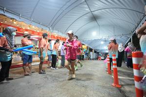 BIB: 
                            <button type="button" onclick="openModal(26258339)" class="btn btn-primary btn-sm float-right btn-popup" data-toggle="modal" data-target=".modal-high-quality">
                        <i class="fas fa-shopping-cart"></i> Add to Cart
                    </button>
                                            <button type="button" onclick="isThisMe(26258339, true)" class="btn btn-success btn-sm float-right btn-popup btn-isme hidden" data-toggle="tooltip" data-placement="bottom" title="นี่คือรูปของคุณใช่ไหม คลิกที่นี่เพื่อเอาเข้าอัลบั้ม">
                        <i class="fas fa-plus"></i> Add to album
                    </button>
                    <button type="button" onclick="isThisMe(26258339, false)" class="btn btn-warning btn-sm float-right btn-popup btn-isnotme hidden">
                        <i class="fas fa-ban"></i> Remove from album
                    </button>