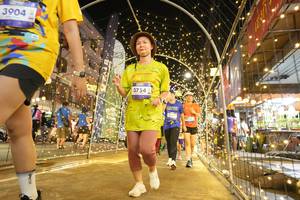 BIB: 3904, 3754
                            <button type="button" onclick="openModal(26258781)" class="btn btn-primary btn-sm float-right btn-popup" data-toggle="modal" data-target=".modal-high-quality">
                        <i class="fas fa-shopping-cart"></i> Add to Cart
                    </button>
                                            <button type="button" onclick="isThisMe(26258781, true)" class="btn btn-success btn-sm float-right btn-popup btn-isme hidden" data-toggle="tooltip" data-placement="bottom" title="นี่คือรูปของคุณใช่ไหม คลิกที่นี่เพื่อเอาเข้าอัลบั้ม">
                        <i class="fas fa-plus"></i> Add to album
                    </button>
                    <button type="button" onclick="isThisMe(26258781, false)" class="btn btn-warning btn-sm float-right btn-popup btn-isnotme hidden">
                        <i class="fas fa-ban"></i> Remove from album
                    </button>