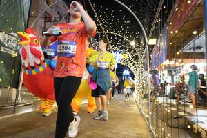 BIB: 3204, 3381
                            <button type="button" onclick="openModal(26260181)" class="btn btn-primary btn-sm float-right btn-popup" data-toggle="modal" data-target=".modal-high-quality">
                        <i class="fas fa-shopping-cart"></i> Add to Cart
                    </button>
                                            <button type="button" onclick="isThisMe(26260181, true)" class="btn btn-success btn-sm float-right btn-popup btn-isme hidden" data-toggle="tooltip" data-placement="bottom" title="นี่คือรูปของคุณใช่ไหม คลิกที่นี่เพื่อเอาเข้าอัลบั้ม">
                        <i class="fas fa-plus"></i> Add to album
                    </button>
                    <button type="button" onclick="isThisMe(26260181, false)" class="btn btn-warning btn-sm float-right btn-popup btn-isnotme hidden">
                        <i class="fas fa-ban"></i> Remove from album
                    </button>