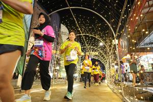 BIB: 4548, 320
                            <button type="button" onclick="openModal(26259363)" class="btn btn-primary btn-sm float-right btn-popup" data-toggle="modal" data-target=".modal-high-quality">
                        <i class="fas fa-shopping-cart"></i> Add to Cart
                    </button>
                                            <button type="button" onclick="isThisMe(26259363, true)" class="btn btn-success btn-sm float-right btn-popup btn-isme hidden" data-toggle="tooltip" data-placement="bottom" title="นี่คือรูปของคุณใช่ไหม คลิกที่นี่เพื่อเอาเข้าอัลบั้ม">
                        <i class="fas fa-plus"></i> Add to album
                    </button>
                    <button type="button" onclick="isThisMe(26259363, false)" class="btn btn-warning btn-sm float-right btn-popup btn-isnotme hidden">
                        <i class="fas fa-ban"></i> Remove from album
                    </button>