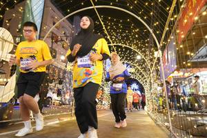 BIB: 4640, 4337, 3920
                            <button type="button" onclick="openModal(26259075)" class="btn btn-primary btn-sm float-right btn-popup" data-toggle="modal" data-target=".modal-high-quality">
                        <i class="fas fa-shopping-cart"></i> Add to Cart
                    </button>
                                            <button type="button" onclick="isThisMe(26259075, true)" class="btn btn-success btn-sm float-right btn-popup btn-isme hidden" data-toggle="tooltip" data-placement="bottom" title="นี่คือรูปของคุณใช่ไหม คลิกที่นี่เพื่อเอาเข้าอัลบั้ม">
                        <i class="fas fa-plus"></i> Add to album
                    </button>
                    <button type="button" onclick="isThisMe(26259075, false)" class="btn btn-warning btn-sm float-right btn-popup btn-isnotme hidden">
                        <i class="fas fa-ban"></i> Remove from album
                    </button>