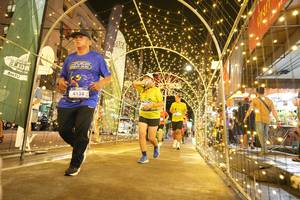 BIB: 4138
                            <button type="button" onclick="openModal(26258988)" class="btn btn-primary btn-sm float-right btn-popup" data-toggle="modal" data-target=".modal-high-quality">
                        <i class="fas fa-shopping-cart"></i> Add to Cart
                    </button>
                                            <button type="button" onclick="isThisMe(26258988, true)" class="btn btn-success btn-sm float-right btn-popup btn-isme hidden" data-toggle="tooltip" data-placement="bottom" title="นี่คือรูปของคุณใช่ไหม คลิกที่นี่เพื่อเอาเข้าอัลบั้ม">
                        <i class="fas fa-plus"></i> Add to album
                    </button>
                    <button type="button" onclick="isThisMe(26258988, false)" class="btn btn-warning btn-sm float-right btn-popup btn-isnotme hidden">
                        <i class="fas fa-ban"></i> Remove from album
                    </button>