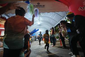 BIB: 8376073, 9636283
                            <button type="button" onclick="openModal(26257749)" class="btn btn-primary btn-sm float-right btn-popup" data-toggle="modal" data-target=".modal-high-quality">
                        <i class="fas fa-shopping-cart"></i> Add to Cart
                    </button>
                                            <button type="button" onclick="isThisMe(26257749, true)" class="btn btn-success btn-sm float-right btn-popup btn-isme hidden" data-toggle="tooltip" data-placement="bottom" title="นี่คือรูปของคุณใช่ไหม คลิกที่นี่เพื่อเอาเข้าอัลบั้ม">
                        <i class="fas fa-plus"></i> Add to album
                    </button>
                    <button type="button" onclick="isThisMe(26257749, false)" class="btn btn-warning btn-sm float-right btn-popup btn-isnotme hidden">
                        <i class="fas fa-ban"></i> Remove from album
                    </button>