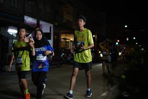 BIB: 1189, 3150
                            <button type="button" onclick="openModal(26222463)" class="btn btn-primary btn-sm float-right btn-popup" data-toggle="modal" data-target=".modal-high-quality">
                        <i class="fas fa-shopping-cart"></i> Add to Cart
                    </button>
                                            <button type="button" onclick="isThisMe(26222463, true)" class="btn btn-success btn-sm float-right btn-popup btn-isme hidden" data-toggle="tooltip" data-placement="bottom" title="นี่คือรูปของคุณใช่ไหม คลิกที่นี่เพื่อเอาเข้าอัลบั้ม">
                        <i class="fas fa-plus"></i> Add to album
                    </button>
                    <button type="button" onclick="isThisMe(26222463, false)" class="btn btn-warning btn-sm float-right btn-popup btn-isnotme hidden">
                        <i class="fas fa-ban"></i> Remove from album
                    </button>