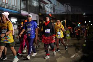 BIB: 4731, 4730, 4015
                            <button type="button" onclick="openModal(26250757)" class="btn btn-primary btn-sm float-right btn-popup" data-toggle="modal" data-target=".modal-high-quality">
                        <i class="fas fa-shopping-cart"></i> Add to Cart
                    </button>
                                            <button type="button" onclick="isThisMe(26250757, true)" class="btn btn-success btn-sm float-right btn-popup btn-isme hidden" data-toggle="tooltip" data-placement="bottom" title="นี่คือรูปของคุณใช่ไหม คลิกที่นี่เพื่อเอาเข้าอัลบั้ม">
                        <i class="fas fa-plus"></i> Add to album
                    </button>
                    <button type="button" onclick="isThisMe(26250757, false)" class="btn btn-warning btn-sm float-right btn-popup btn-isnotme hidden">
                        <i class="fas fa-ban"></i> Remove from album
                    </button>