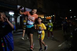 BIB: 3255
                            <button type="button" onclick="openModal(26222994)" class="btn btn-primary btn-sm float-right btn-popup" data-toggle="modal" data-target=".modal-high-quality">
                        <i class="fas fa-shopping-cart"></i> Add to Cart
                    </button>
                                            <button type="button" onclick="isThisMe(26222994, true)" class="btn btn-success btn-sm float-right btn-popup btn-isme hidden" data-toggle="tooltip" data-placement="bottom" title="นี่คือรูปของคุณใช่ไหม คลิกที่นี่เพื่อเอาเข้าอัลบั้ม">
                        <i class="fas fa-plus"></i> Add to album
                    </button>
                    <button type="button" onclick="isThisMe(26222994, false)" class="btn btn-warning btn-sm float-right btn-popup btn-isnotme hidden">
                        <i class="fas fa-ban"></i> Remove from album
                    </button>