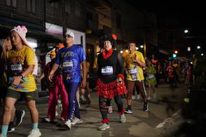 BIB: 4730, 4731, 4015
                            <button type="button" onclick="openModal(26250744)" class="btn btn-primary btn-sm float-right btn-popup" data-toggle="modal" data-target=".modal-high-quality">
                        <i class="fas fa-shopping-cart"></i> Add to Cart
                    </button>
                                            <button type="button" onclick="isThisMe(26250744, true)" class="btn btn-success btn-sm float-right btn-popup btn-isme hidden" data-toggle="tooltip" data-placement="bottom" title="นี่คือรูปของคุณใช่ไหม คลิกที่นี่เพื่อเอาเข้าอัลบั้ม">
                        <i class="fas fa-plus"></i> Add to album
                    </button>
                    <button type="button" onclick="isThisMe(26250744, false)" class="btn btn-warning btn-sm float-right btn-popup btn-isnotme hidden">
                        <i class="fas fa-ban"></i> Remove from album
                    </button>