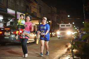 BIB: 976, 673
                            <button type="button" onclick="openModal(26259182)" class="btn btn-primary btn-sm float-right btn-popup" data-toggle="modal" data-target=".modal-high-quality">
                        <i class="fas fa-shopping-cart"></i> Add to Cart
                    </button>
                                            <button type="button" onclick="isThisMe(26259182, true)" class="btn btn-success btn-sm float-right btn-popup btn-isme hidden" data-toggle="tooltip" data-placement="bottom" title="นี่คือรูปของคุณใช่ไหม คลิกที่นี่เพื่อเอาเข้าอัลบั้ม">
                        <i class="fas fa-plus"></i> Add to album
                    </button>
                    <button type="button" onclick="isThisMe(26259182, false)" class="btn btn-warning btn-sm float-right btn-popup btn-isnotme hidden">
                        <i class="fas fa-ban"></i> Remove from album
                    </button>