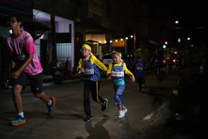 BIB: 1063, 074
                            <button type="button" onclick="openModal(26222122)" class="btn btn-primary btn-sm float-right btn-popup" data-toggle="modal" data-target=".modal-high-quality">
                        <i class="fas fa-shopping-cart"></i> Add to Cart
                    </button>
                                            <button type="button" onclick="isThisMe(26222122, true)" class="btn btn-success btn-sm float-right btn-popup btn-isme hidden" data-toggle="tooltip" data-placement="bottom" title="นี่คือรูปของคุณใช่ไหม คลิกที่นี่เพื่อเอาเข้าอัลบั้ม">
                        <i class="fas fa-plus"></i> Add to album
                    </button>
                    <button type="button" onclick="isThisMe(26222122, false)" class="btn btn-warning btn-sm float-right btn-popup btn-isnotme hidden">
                        <i class="fas fa-ban"></i> Remove from album
                    </button>