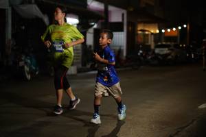 BIB: 828
                            <button type="button" onclick="openModal(26221213)" class="btn btn-primary btn-sm float-right btn-popup" data-toggle="modal" data-target=".modal-high-quality">
                        <i class="fas fa-shopping-cart"></i> Add to Cart
                    </button>
                                            <button type="button" onclick="isThisMe(26221213, true)" class="btn btn-success btn-sm float-right btn-popup btn-isme hidden" data-toggle="tooltip" data-placement="bottom" title="นี่คือรูปของคุณใช่ไหม คลิกที่นี่เพื่อเอาเข้าอัลบั้ม">
                        <i class="fas fa-plus"></i> Add to album
                    </button>
                    <button type="button" onclick="isThisMe(26221213, false)" class="btn btn-warning btn-sm float-right btn-popup btn-isnotme hidden">
                        <i class="fas fa-ban"></i> Remove from album
                    </button>