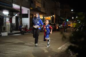 BIB: 464
                            <button type="button" onclick="openModal(26258058)" class="btn btn-primary btn-sm float-right btn-popup" data-toggle="modal" data-target=".modal-high-quality">
                        <i class="fas fa-shopping-cart"></i> Add to Cart
                    </button>
                                            <button type="button" onclick="isThisMe(26258058, true)" class="btn btn-success btn-sm float-right btn-popup btn-isme hidden" data-toggle="tooltip" data-placement="bottom" title="นี่คือรูปของคุณใช่ไหม คลิกที่นี่เพื่อเอาเข้าอัลบั้ม">
                        <i class="fas fa-plus"></i> Add to album
                    </button>
                    <button type="button" onclick="isThisMe(26258058, false)" class="btn btn-warning btn-sm float-right btn-popup btn-isnotme hidden">
                        <i class="fas fa-ban"></i> Remove from album
                    </button>