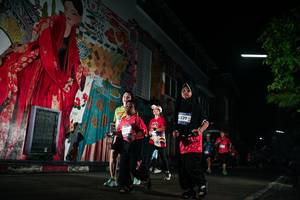 BIB: 771, 1229
                            <button type="button" onclick="openModal(26266620)" class="btn btn-primary btn-sm float-right btn-popup" data-toggle="modal" data-target=".modal-high-quality">
                        <i class="fas fa-shopping-cart"></i> Add to Cart
                    </button>
                                            <button type="button" onclick="isThisMe(26266620, true)" class="btn btn-success btn-sm float-right btn-popup btn-isme hidden" data-toggle="tooltip" data-placement="bottom" title="นี่คือรูปของคุณใช่ไหม คลิกที่นี่เพื่อเอาเข้าอัลบั้ม">
                        <i class="fas fa-plus"></i> Add to album
                    </button>
                    <button type="button" onclick="isThisMe(26266620, false)" class="btn btn-warning btn-sm float-right btn-popup btn-isnotme hidden">
                        <i class="fas fa-ban"></i> Remove from album
                    </button>