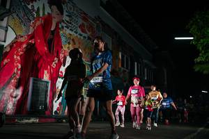 BIB: 3341
                            <button type="button" onclick="openModal(26267043)" class="btn btn-primary btn-sm float-right btn-popup" data-toggle="modal" data-target=".modal-high-quality">
                        <i class="fas fa-shopping-cart"></i> Add to Cart
                    </button>
                                            <button type="button" onclick="isThisMe(26267043, true)" class="btn btn-success btn-sm float-right btn-popup btn-isme hidden" data-toggle="tooltip" data-placement="bottom" title="นี่คือรูปของคุณใช่ไหม คลิกที่นี่เพื่อเอาเข้าอัลบั้ม">
                        <i class="fas fa-plus"></i> Add to album
                    </button>
                    <button type="button" onclick="isThisMe(26267043, false)" class="btn btn-warning btn-sm float-right btn-popup btn-isnotme hidden">
                        <i class="fas fa-ban"></i> Remove from album
                    </button>