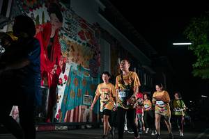 BIB: 457
                            <button type="button" onclick="openModal(26281636)" class="btn btn-primary btn-sm float-right btn-popup" data-toggle="modal" data-target=".modal-high-quality">
                        <i class="fas fa-shopping-cart"></i> Add to Cart
                    </button>
                                            <button type="button" onclick="isThisMe(26281636, true)" class="btn btn-success btn-sm float-right btn-popup btn-isme hidden" data-toggle="tooltip" data-placement="bottom" title="นี่คือรูปของคุณใช่ไหม คลิกที่นี่เพื่อเอาเข้าอัลบั้ม">
                        <i class="fas fa-plus"></i> Add to album
                    </button>
                    <button type="button" onclick="isThisMe(26281636, false)" class="btn btn-warning btn-sm float-right btn-popup btn-isnotme hidden">
                        <i class="fas fa-ban"></i> Remove from album
                    </button>