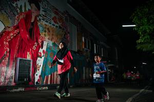 BIB: 3011
                            <button type="button" onclick="openModal(26281645)" class="btn btn-primary btn-sm float-right btn-popup" data-toggle="modal" data-target=".modal-high-quality">
                        <i class="fas fa-shopping-cart"></i> Add to Cart
                    </button>
                                            <button type="button" onclick="isThisMe(26281645, true)" class="btn btn-success btn-sm float-right btn-popup btn-isme hidden" data-toggle="tooltip" data-placement="bottom" title="นี่คือรูปของคุณใช่ไหม คลิกที่นี่เพื่อเอาเข้าอัลบั้ม">
                        <i class="fas fa-plus"></i> Add to album
                    </button>
                    <button type="button" onclick="isThisMe(26281645, false)" class="btn btn-warning btn-sm float-right btn-popup btn-isnotme hidden">
                        <i class="fas fa-ban"></i> Remove from album
                    </button>