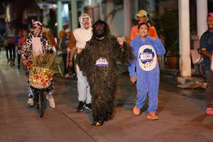 BIB: 3239
                            <button type="button" onclick="openModal(26246950)" class="btn btn-primary btn-sm float-right btn-popup" data-toggle="modal" data-target=".modal-high-quality">
                        <i class="fas fa-shopping-cart"></i> Add to Cart
                    </button>
                                            <button type="button" onclick="isThisMe(26246950, true)" class="btn btn-success btn-sm float-right btn-popup btn-isme hidden" data-toggle="tooltip" data-placement="bottom" title="นี่คือรูปของคุณใช่ไหม คลิกที่นี่เพื่อเอาเข้าอัลบั้ม">
                        <i class="fas fa-plus"></i> Add to album
                    </button>
                    <button type="button" onclick="isThisMe(26246950, false)" class="btn btn-warning btn-sm float-right btn-popup btn-isnotme hidden">
                        <i class="fas fa-ban"></i> Remove from album
                    </button>