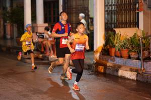 BIB: 3300
                            <button type="button" onclick="openModal(26236598)" class="btn btn-primary btn-sm float-right btn-popup" data-toggle="modal" data-target=".modal-high-quality">
                        <i class="fas fa-shopping-cart"></i> Add to Cart
                    </button>
                                            <button type="button" onclick="isThisMe(26236598, true)" class="btn btn-success btn-sm float-right btn-popup btn-isme hidden" data-toggle="tooltip" data-placement="bottom" title="นี่คือรูปของคุณใช่ไหม คลิกที่นี่เพื่อเอาเข้าอัลบั้ม">
                        <i class="fas fa-plus"></i> Add to album
                    </button>
                    <button type="button" onclick="isThisMe(26236598, false)" class="btn btn-warning btn-sm float-right btn-popup btn-isnotme hidden">
                        <i class="fas fa-ban"></i> Remove from album
                    </button>