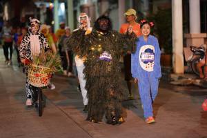 BIB: 3239, 3966
                            <button type="button" onclick="openModal(26246965)" class="btn btn-primary btn-sm float-right btn-popup" data-toggle="modal" data-target=".modal-high-quality">
                        <i class="fas fa-shopping-cart"></i> Add to Cart
                    </button>
                                            <button type="button" onclick="isThisMe(26246965, true)" class="btn btn-success btn-sm float-right btn-popup btn-isme hidden" data-toggle="tooltip" data-placement="bottom" title="นี่คือรูปของคุณใช่ไหม คลิกที่นี่เพื่อเอาเข้าอัลบั้ม">
                        <i class="fas fa-plus"></i> Add to album
                    </button>
                    <button type="button" onclick="isThisMe(26246965, false)" class="btn btn-warning btn-sm float-right btn-popup btn-isnotme hidden">
                        <i class="fas fa-ban"></i> Remove from album
                    </button>