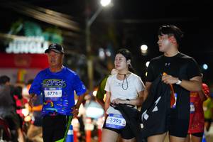 BIB: 4774, 3295
                            <button type="button" onclick="openModal(26221883)" class="btn btn-primary btn-sm float-right btn-popup" data-toggle="modal" data-target=".modal-high-quality">
                        <i class="fas fa-shopping-cart"></i> Add to Cart
                    </button>
                                            <button type="button" onclick="isThisMe(26221883, true)" class="btn btn-success btn-sm float-right btn-popup btn-isme hidden" data-toggle="tooltip" data-placement="bottom" title="นี่คือรูปของคุณใช่ไหม คลิกที่นี่เพื่อเอาเข้าอัลบั้ม">
                        <i class="fas fa-plus"></i> Add to album
                    </button>
                    <button type="button" onclick="isThisMe(26221883, false)" class="btn btn-warning btn-sm float-right btn-popup btn-isnotme hidden">
                        <i class="fas fa-ban"></i> Remove from album
                    </button>