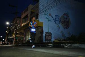 BIB: 3901
                            <button type="button" onclick="openModal(26226013)" class="btn btn-primary btn-sm float-right btn-popup" data-toggle="modal" data-target=".modal-high-quality">
                        <i class="fas fa-shopping-cart"></i> Add to Cart
                    </button>
                                            <button type="button" onclick="isThisMe(26226013, true)" class="btn btn-success btn-sm float-right btn-popup btn-isme hidden" data-toggle="tooltip" data-placement="bottom" title="นี่คือรูปของคุณใช่ไหม คลิกที่นี่เพื่อเอาเข้าอัลบั้ม">
                        <i class="fas fa-plus"></i> Add to album
                    </button>
                    <button type="button" onclick="isThisMe(26226013, false)" class="btn btn-warning btn-sm float-right btn-popup btn-isnotme hidden">
                        <i class="fas fa-ban"></i> Remove from album
                    </button>