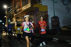 BIB: 3901
                            <button type="button" onclick="openModal(26230111)" class="btn btn-primary btn-sm float-right btn-popup" data-toggle="modal" data-target=".modal-high-quality">
                        <i class="fas fa-shopping-cart"></i> Add to Cart
                    </button>
                                            <button type="button" onclick="isThisMe(26230111, true)" class="btn btn-success btn-sm float-right btn-popup btn-isme hidden" data-toggle="tooltip" data-placement="bottom" title="นี่คือรูปของคุณใช่ไหม คลิกที่นี่เพื่อเอาเข้าอัลบั้ม">
                        <i class="fas fa-plus"></i> Add to album
                    </button>
                    <button type="button" onclick="isThisMe(26230111, false)" class="btn btn-warning btn-sm float-right btn-popup btn-isnotme hidden">
                        <i class="fas fa-ban"></i> Remove from album
                    </button>