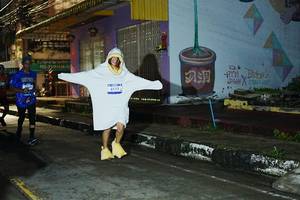 BIB: 3113
                            <button type="button" onclick="openModal(26226712)" class="btn btn-primary btn-sm float-right btn-popup" data-toggle="modal" data-target=".modal-high-quality">
                        <i class="fas fa-shopping-cart"></i> Add to Cart
                    </button>
                                            <button type="button" onclick="isThisMe(26226712, true)" class="btn btn-success btn-sm float-right btn-popup btn-isme hidden" data-toggle="tooltip" data-placement="bottom" title="นี่คือรูปของคุณใช่ไหม คลิกที่นี่เพื่อเอาเข้าอัลบั้ม">
                        <i class="fas fa-plus"></i> Add to album
                    </button>
                    <button type="button" onclick="isThisMe(26226712, false)" class="btn btn-warning btn-sm float-right btn-popup btn-isnotme hidden">
                        <i class="fas fa-ban"></i> Remove from album
                    </button>