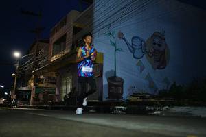 BIB: 29011
                            <button type="button" onclick="openModal(26226021)" class="btn btn-primary btn-sm float-right btn-popup" data-toggle="modal" data-target=".modal-high-quality">
                        <i class="fas fa-shopping-cart"></i> Add to Cart
                    </button>
                                            <button type="button" onclick="isThisMe(26226021, true)" class="btn btn-success btn-sm float-right btn-popup btn-isme hidden" data-toggle="tooltip" data-placement="bottom" title="นี่คือรูปของคุณใช่ไหม คลิกที่นี่เพื่อเอาเข้าอัลบั้ม">
                        <i class="fas fa-plus"></i> Add to album
                    </button>
                    <button type="button" onclick="isThisMe(26226021, false)" class="btn btn-warning btn-sm float-right btn-popup btn-isnotme hidden">
                        <i class="fas fa-ban"></i> Remove from album
                    </button>