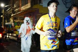 BIB: 4068, 3338
                            <button type="button" onclick="openModal(26227098)" class="btn btn-primary btn-sm float-right btn-popup" data-toggle="modal" data-target=".modal-high-quality">
                        <i class="fas fa-shopping-cart"></i> Add to Cart
                    </button>
                                            <button type="button" onclick="isThisMe(26227098, true)" class="btn btn-success btn-sm float-right btn-popup btn-isme hidden" data-toggle="tooltip" data-placement="bottom" title="นี่คือรูปของคุณใช่ไหม คลิกที่นี่เพื่อเอาเข้าอัลบั้ม">
                        <i class="fas fa-plus"></i> Add to album
                    </button>
                    <button type="button" onclick="isThisMe(26227098, false)" class="btn btn-warning btn-sm float-right btn-popup btn-isnotme hidden">
                        <i class="fas fa-ban"></i> Remove from album
                    </button>