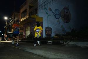 BIB: 135
                            <button type="button" onclick="openModal(26226370)" class="btn btn-primary btn-sm float-right btn-popup" data-toggle="modal" data-target=".modal-high-quality">
                        <i class="fas fa-shopping-cart"></i> Add to Cart
                    </button>
                                            <button type="button" onclick="isThisMe(26226370, true)" class="btn btn-success btn-sm float-right btn-popup btn-isme hidden" data-toggle="tooltip" data-placement="bottom" title="นี่คือรูปของคุณใช่ไหม คลิกที่นี่เพื่อเอาเข้าอัลบั้ม">
                        <i class="fas fa-plus"></i> Add to album
                    </button>
                    <button type="button" onclick="isThisMe(26226370, false)" class="btn btn-warning btn-sm float-right btn-popup btn-isnotme hidden">
                        <i class="fas fa-ban"></i> Remove from album
                    </button>