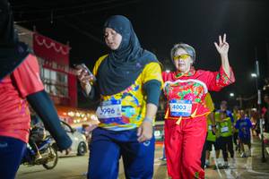 BIB: 4003, 3996
                            <button type="button" onclick="openModal(26233841)" class="btn btn-primary btn-sm float-right btn-popup" data-toggle="modal" data-target=".modal-high-quality">
                        <i class="fas fa-shopping-cart"></i> Add to Cart
                    </button>
                                            <button type="button" onclick="isThisMe(26233841, true)" class="btn btn-success btn-sm float-right btn-popup btn-isme hidden" data-toggle="tooltip" data-placement="bottom" title="นี่คือรูปของคุณใช่ไหม คลิกที่นี่เพื่อเอาเข้าอัลบั้ม">
                        <i class="fas fa-plus"></i> Add to album
                    </button>
                    <button type="button" onclick="isThisMe(26233841, false)" class="btn btn-warning btn-sm float-right btn-popup btn-isnotme hidden">
                        <i class="fas fa-ban"></i> Remove from album
                    </button>