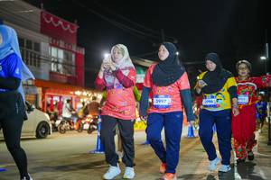 BIB: 3997, 3996, 0035
                            <button type="button" onclick="openModal(26233853)" class="btn btn-primary btn-sm float-right btn-popup" data-toggle="modal" data-target=".modal-high-quality">
                        <i class="fas fa-shopping-cart"></i> Add to Cart
                    </button>
                                            <button type="button" onclick="isThisMe(26233853, true)" class="btn btn-success btn-sm float-right btn-popup btn-isme hidden" data-toggle="tooltip" data-placement="bottom" title="นี่คือรูปของคุณใช่ไหม คลิกที่นี่เพื่อเอาเข้าอัลบั้ม">
                        <i class="fas fa-plus"></i> Add to album
                    </button>
                    <button type="button" onclick="isThisMe(26233853, false)" class="btn btn-warning btn-sm float-right btn-popup btn-isnotme hidden">
                        <i class="fas fa-ban"></i> Remove from album
                    </button>