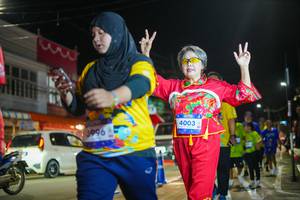 BIB: 4003, 1996
                            <button type="button" onclick="openModal(26233851)" class="btn btn-primary btn-sm float-right btn-popup" data-toggle="modal" data-target=".modal-high-quality">
                        <i class="fas fa-shopping-cart"></i> Add to Cart
                    </button>
                                            <button type="button" onclick="isThisMe(26233851, true)" class="btn btn-success btn-sm float-right btn-popup btn-isme hidden" data-toggle="tooltip" data-placement="bottom" title="นี่คือรูปของคุณใช่ไหม คลิกที่นี่เพื่อเอาเข้าอัลบั้ม">
                        <i class="fas fa-plus"></i> Add to album
                    </button>
                    <button type="button" onclick="isThisMe(26233851, false)" class="btn btn-warning btn-sm float-right btn-popup btn-isnotme hidden">
                        <i class="fas fa-ban"></i> Remove from album
                    </button>