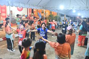 BIB: 3883
                            <button type="button" onclick="openModal(26253268)" class="btn btn-primary btn-sm float-right btn-popup" data-toggle="modal" data-target=".modal-high-quality">
                        <i class="fas fa-shopping-cart"></i> Add to Cart
                    </button>
                                            <button type="button" onclick="isThisMe(26253268, true)" class="btn btn-success btn-sm float-right btn-popup btn-isme hidden" data-toggle="tooltip" data-placement="bottom" title="นี่คือรูปของคุณใช่ไหม คลิกที่นี่เพื่อเอาเข้าอัลบั้ม">
                        <i class="fas fa-plus"></i> Add to album
                    </button>
                    <button type="button" onclick="isThisMe(26253268, false)" class="btn btn-warning btn-sm float-right btn-popup btn-isnotme hidden">
                        <i class="fas fa-ban"></i> Remove from album
                    </button>