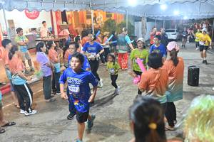 BIB: 1970
                            <button type="button" onclick="openModal(26252510)" class="btn btn-primary btn-sm float-right btn-popup" data-toggle="modal" data-target=".modal-high-quality">
                        <i class="fas fa-shopping-cart"></i> Add to Cart
                    </button>
                                            <button type="button" onclick="isThisMe(26252510, true)" class="btn btn-success btn-sm float-right btn-popup btn-isme hidden" data-toggle="tooltip" data-placement="bottom" title="นี่คือรูปของคุณใช่ไหม คลิกที่นี่เพื่อเอาเข้าอัลบั้ม">
                        <i class="fas fa-plus"></i> Add to album
                    </button>
                    <button type="button" onclick="isThisMe(26252510, false)" class="btn btn-warning btn-sm float-right btn-popup btn-isnotme hidden">
                        <i class="fas fa-ban"></i> Remove from album
                    </button>