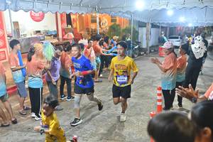 BIB: 4088
                            <button type="button" onclick="openModal(26242137)" class="btn btn-primary btn-sm float-right btn-popup" data-toggle="modal" data-target=".modal-high-quality">
                        <i class="fas fa-shopping-cart"></i> Add to Cart
                    </button>
                                            <button type="button" onclick="isThisMe(26242137, true)" class="btn btn-success btn-sm float-right btn-popup btn-isme hidden" data-toggle="tooltip" data-placement="bottom" title="นี่คือรูปของคุณใช่ไหม คลิกที่นี่เพื่อเอาเข้าอัลบั้ม">
                        <i class="fas fa-plus"></i> Add to album
                    </button>
                    <button type="button" onclick="isThisMe(26242137, false)" class="btn btn-warning btn-sm float-right btn-popup btn-isnotme hidden">
                        <i class="fas fa-ban"></i> Remove from album
                    </button>