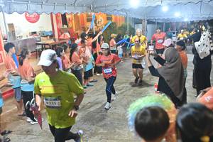 BIB: 4235, 117, 4792
                            <button type="button" onclick="openModal(26242525)" class="btn btn-primary btn-sm float-right btn-popup" data-toggle="modal" data-target=".modal-high-quality">
                        <i class="fas fa-shopping-cart"></i> Add to Cart
                    </button>
                                            <button type="button" onclick="isThisMe(26242525, true)" class="btn btn-success btn-sm float-right btn-popup btn-isme hidden" data-toggle="tooltip" data-placement="bottom" title="นี่คือรูปของคุณใช่ไหม คลิกที่นี่เพื่อเอาเข้าอัลบั้ม">
                        <i class="fas fa-plus"></i> Add to album
                    </button>
                    <button type="button" onclick="isThisMe(26242525, false)" class="btn btn-warning btn-sm float-right btn-popup btn-isnotme hidden">
                        <i class="fas fa-ban"></i> Remove from album
                    </button>