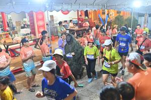 BIB: 3749, 4072
                            <button type="button" onclick="openModal(26252861)" class="btn btn-primary btn-sm float-right btn-popup" data-toggle="modal" data-target=".modal-high-quality">
                        <i class="fas fa-shopping-cart"></i> Add to Cart
                    </button>
                                            <button type="button" onclick="isThisMe(26252861, true)" class="btn btn-success btn-sm float-right btn-popup btn-isme hidden" data-toggle="tooltip" data-placement="bottom" title="นี่คือรูปของคุณใช่ไหม คลิกที่นี่เพื่อเอาเข้าอัลบั้ม">
                        <i class="fas fa-plus"></i> Add to album
                    </button>
                    <button type="button" onclick="isThisMe(26252861, false)" class="btn btn-warning btn-sm float-right btn-popup btn-isnotme hidden">
                        <i class="fas fa-ban"></i> Remove from album
                    </button>