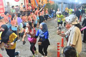 BIB: 
                            <button type="button" onclick="openModal(26251973)" class="btn btn-primary btn-sm float-right btn-popup" data-toggle="modal" data-target=".modal-high-quality">
                        <i class="fas fa-shopping-cart"></i> Add to Cart
                    </button>
                                            <button type="button" onclick="isThisMe(26251973, true)" class="btn btn-success btn-sm float-right btn-popup btn-isme hidden" data-toggle="tooltip" data-placement="bottom" title="นี่คือรูปของคุณใช่ไหม คลิกที่นี่เพื่อเอาเข้าอัลบั้ม">
                        <i class="fas fa-plus"></i> Add to album
                    </button>
                    <button type="button" onclick="isThisMe(26251973, false)" class="btn btn-warning btn-sm float-right btn-popup btn-isnotme hidden">
                        <i class="fas fa-ban"></i> Remove from album
                    </button>