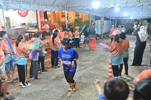 BIB: 3740
                            <button type="button" onclick="openModal(26241927)" class="btn btn-primary btn-sm float-right btn-popup" data-toggle="modal" data-target=".modal-high-quality">
                        <i class="fas fa-shopping-cart"></i> Add to Cart
                    </button>
                                            <button type="button" onclick="isThisMe(26241927, true)" class="btn btn-success btn-sm float-right btn-popup btn-isme hidden" data-toggle="tooltip" data-placement="bottom" title="นี่คือรูปของคุณใช่ไหม คลิกที่นี่เพื่อเอาเข้าอัลบั้ม">
                        <i class="fas fa-plus"></i> Add to album
                    </button>
                    <button type="button" onclick="isThisMe(26241927, false)" class="btn btn-warning btn-sm float-right btn-popup btn-isnotme hidden">
                        <i class="fas fa-ban"></i> Remove from album
                    </button>