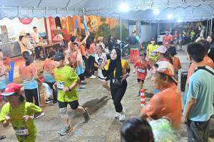 BIB: 098
                            <button type="button" onclick="openModal(26243231)" class="btn btn-primary btn-sm float-right btn-popup" data-toggle="modal" data-target=".modal-high-quality">
                        <i class="fas fa-shopping-cart"></i> Add to Cart
                    </button>
                                            <button type="button" onclick="isThisMe(26243231, true)" class="btn btn-success btn-sm float-right btn-popup btn-isme hidden" data-toggle="tooltip" data-placement="bottom" title="นี่คือรูปของคุณใช่ไหม คลิกที่นี่เพื่อเอาเข้าอัลบั้ม">
                        <i class="fas fa-plus"></i> Add to album
                    </button>
                    <button type="button" onclick="isThisMe(26243231, false)" class="btn btn-warning btn-sm float-right btn-popup btn-isnotme hidden">
                        <i class="fas fa-ban"></i> Remove from album
                    </button>