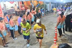 BIB: 885, 2555
                            <button type="button" onclick="openModal(26243098)" class="btn btn-primary btn-sm float-right btn-popup" data-toggle="modal" data-target=".modal-high-quality">
                        <i class="fas fa-shopping-cart"></i> Add to Cart
                    </button>
                                            <button type="button" onclick="isThisMe(26243098, true)" class="btn btn-success btn-sm float-right btn-popup btn-isme hidden" data-toggle="tooltip" data-placement="bottom" title="นี่คือรูปของคุณใช่ไหม คลิกที่นี่เพื่อเอาเข้าอัลบั้ม">
                        <i class="fas fa-plus"></i> Add to album
                    </button>
                    <button type="button" onclick="isThisMe(26243098, false)" class="btn btn-warning btn-sm float-right btn-popup btn-isnotme hidden">
                        <i class="fas fa-ban"></i> Remove from album
                    </button>