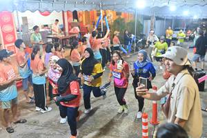 BIB: 3004
                            <button type="button" onclick="openModal(26251967)" class="btn btn-primary btn-sm float-right btn-popup" data-toggle="modal" data-target=".modal-high-quality">
                        <i class="fas fa-shopping-cart"></i> Add to Cart
                    </button>
                                            <button type="button" onclick="isThisMe(26251967, true)" class="btn btn-success btn-sm float-right btn-popup btn-isme hidden" data-toggle="tooltip" data-placement="bottom" title="นี่คือรูปของคุณใช่ไหม คลิกที่นี่เพื่อเอาเข้าอัลบั้ม">
                        <i class="fas fa-plus"></i> Add to album
                    </button>
                    <button type="button" onclick="isThisMe(26251967, false)" class="btn btn-warning btn-sm float-right btn-popup btn-isnotme hidden">
                        <i class="fas fa-ban"></i> Remove from album
                    </button>