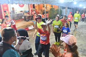 BIB: 3750, 4345, 4363
                            <button type="button" onclick="openModal(26253686)" class="btn btn-primary btn-sm float-right btn-popup" data-toggle="modal" data-target=".modal-high-quality">
                        <i class="fas fa-shopping-cart"></i> Add to Cart
                    </button>
                                            <button type="button" onclick="isThisMe(26253686, true)" class="btn btn-success btn-sm float-right btn-popup btn-isme hidden" data-toggle="tooltip" data-placement="bottom" title="นี่คือรูปของคุณใช่ไหม คลิกที่นี่เพื่อเอาเข้าอัลบั้ม">
                        <i class="fas fa-plus"></i> Add to album
                    </button>
                    <button type="button" onclick="isThisMe(26253686, false)" class="btn btn-warning btn-sm float-right btn-popup btn-isnotme hidden">
                        <i class="fas fa-ban"></i> Remove from album
                    </button>