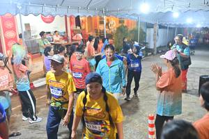 BIB: 4750, 3843, 136
                            <button type="button" onclick="openModal(26253049)" class="btn btn-primary btn-sm float-right btn-popup" data-toggle="modal" data-target=".modal-high-quality">
                        <i class="fas fa-shopping-cart"></i> Add to Cart
                    </button>
                                            <button type="button" onclick="isThisMe(26253049, true)" class="btn btn-success btn-sm float-right btn-popup btn-isme hidden" data-toggle="tooltip" data-placement="bottom" title="นี่คือรูปของคุณใช่ไหม คลิกที่นี่เพื่อเอาเข้าอัลบั้ม">
                        <i class="fas fa-plus"></i> Add to album
                    </button>
                    <button type="button" onclick="isThisMe(26253049, false)" class="btn btn-warning btn-sm float-right btn-popup btn-isnotme hidden">
                        <i class="fas fa-ban"></i> Remove from album
                    </button>